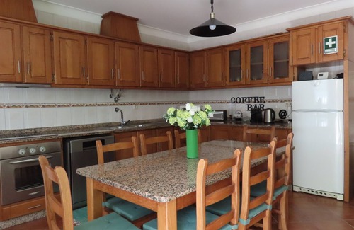 Queimada Haus | Lovely 3-Bed House in Queimada Ideal for families