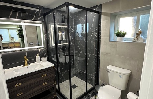 Villa Park Haus | Lovely 3-bedroom house in Villa Park with WiFi and AC