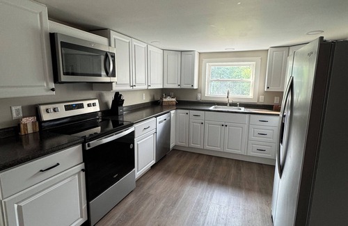 Fairfield Haus | Lovely 3-bedroom house in Fairfield with WiFi, AC