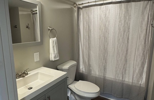 Fairfield Haus | Lovely 3-bedroom house in Fairfield with WiFi, AC