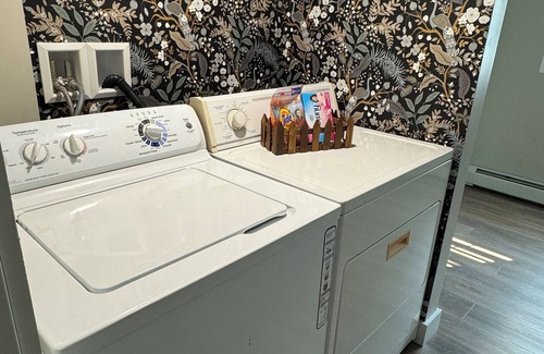 Fairfield Haus | Lovely 3-bedroom house in Fairfield with WiFi, AC