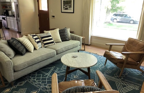 Rose Park Haus | Schönes 4 Bett 2 Badehaus. In der Nähe der Innenstadt, des River Trail, der Universität und mehr!