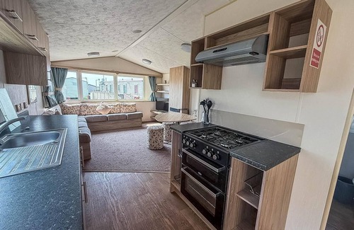 Barmston Haus | Lovely 6 berth caravan for hire at Barmston Beach Holiday Park ref 62062HC