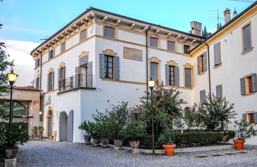 Colognola ai Colli Wohnung | Angenehme Wohnung für 8 Leute mit Klimaanlage, Pool, W-LAN, TV und Parkplatz, bei Verona