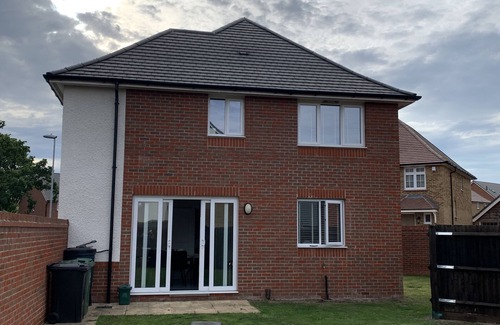 Basildon Haus | Lovely detached 4 bedroom home for holiday or business