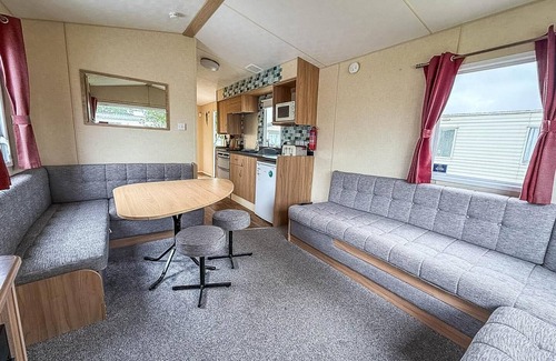 Louth Haus | Lovely dog friendly 8 berth caravan at Sunnydale, Lincolnshire ref 35197S