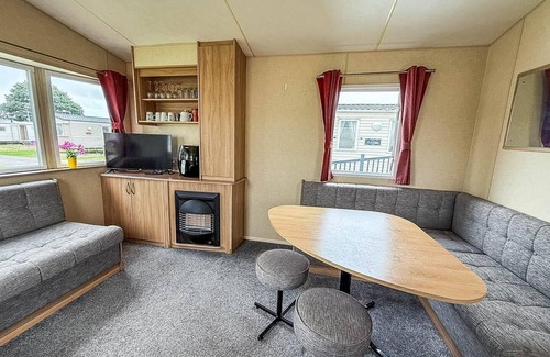 Louth Haus | Lovely dog friendly 8 berth caravan at Sunnydale, Lincolnshire ref 35197S