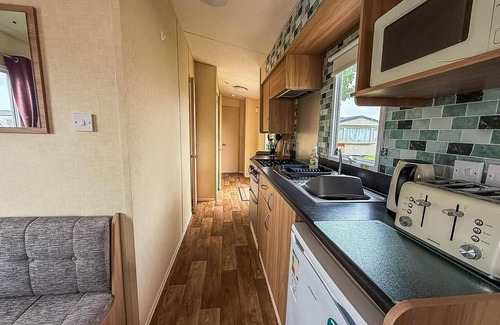 Louth Haus | Lovely dog friendly 8 berth caravan at Sunnydale, Lincolnshire ref 35197S