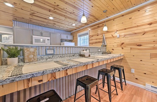 Mancelona Kabine | Lovely Elmira Cabin w/ Deck, 18 Mi to Gaylord