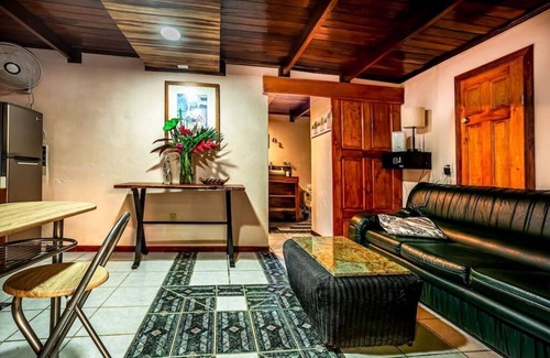 El Cerro Wohnung | Lovely Garden, 1 bedroom, with POOL & AC - Rogers Hospitality - Quepos/MA