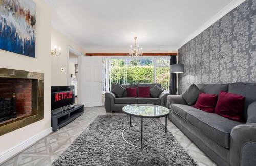 Cheadle Haus | Lovely Greater MCR Family Home by City SuperHost