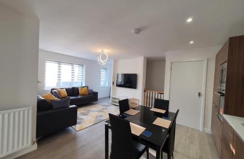 Chesterfield Wohnung | Lovely home close to City Center & Rail Station