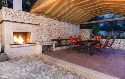 Ploce Haus | Lovely Home In Bacina With Wifi