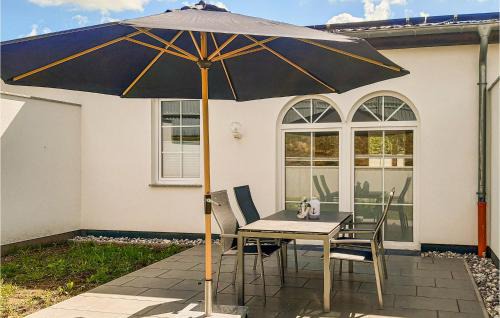 Gutzkow Haus | Lovely Home In Gützkow With Kitchen