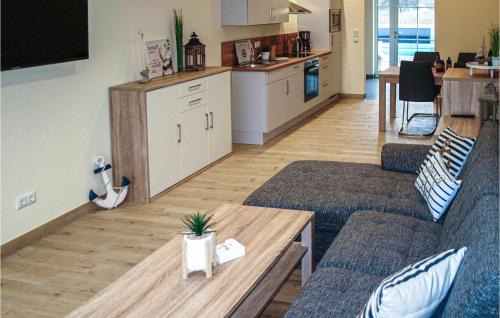 Gutzkow Haus | Lovely Home In Gützkow With Kitchen