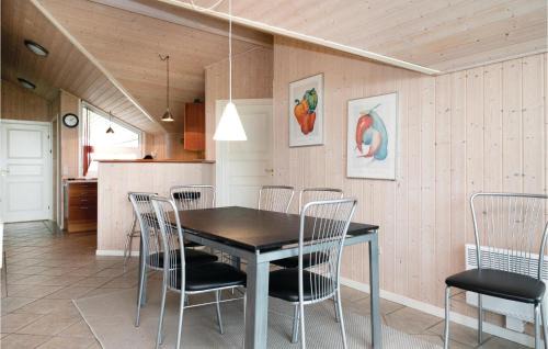 Lokken Haus | Lovely Home In Løkken With Kitchen