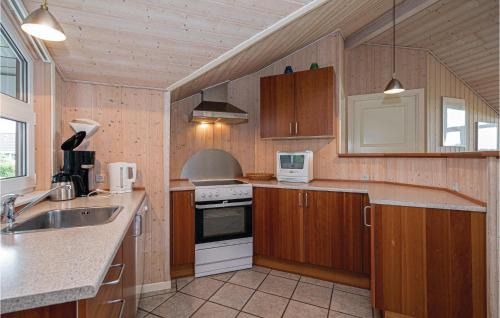 Lokken Haus | Lovely Home In Løkken With Kitchen