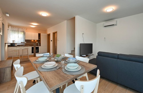 Varazdin Haus | Schönes Haus in Margecan mit WLAN