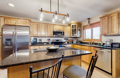 Arkdale Eigentumswohnung | Lovely home overlooking golf course with WiFi, AC, pool, hot tub - near lake