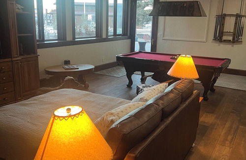 Kamas Wohnung | Lovely home suite that sleeps 8 in Kamas with WiFi access with private entrance.