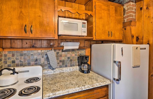 St Ignace Wohnung | Schönes Lake Huron Studio Cottage mit Strand und Kajaks