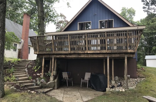 Lake Haus | Schönes Blockhaus am Seeufer am Eight Point Lake. Entspannen Sie sich oder haben Sie Spaß im See!
