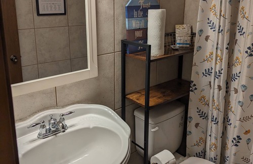 Lansing Eigentumswohnung | Lovely Loft Retreat in Lansing -- Balcony & Game room. Near MSU and Downtown