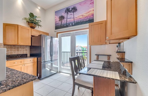Palm Coast Eigentumswohnung | Lovely Oasis Condo w/ Balcony at European Village | Close To The Beach | Designated Parking Space
