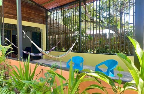 Puerto Jimenez Wohnung | Lovely one bedroom, turn key beachfront apartment with 2 queens.
