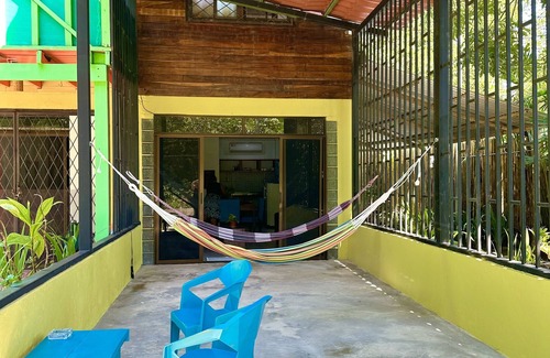 Puerto Jimenez Wohnung | Lovely one bedroom, turn key beachfront apartment with 2 queens.