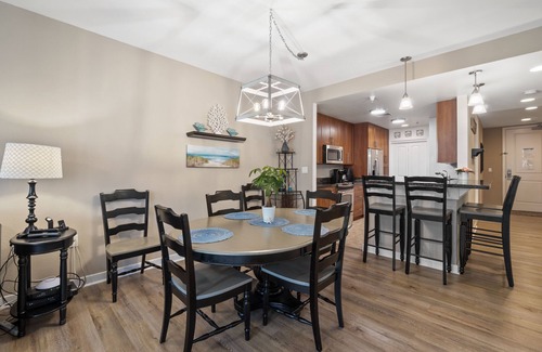 Sandbridge Eigentumswohnung | Lovely Poolside Condo in an Oceanfront Building!