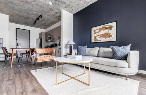 Killgubbin Wohnung | Lovely River North 1BR w/ Grills, Terrace + Fire Pits, by Blueground