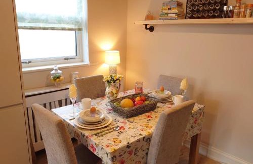 Rayleigh Haus | Lovely room with ensuite in a quiet house