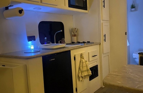 Bethpage Haus | Lovely RV with AC in charming Bethpage