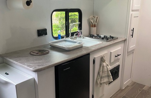 Bethpage Haus | Lovely RV with AC in charming Bethpage