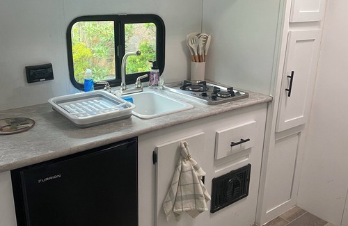 Bethpage Haus | Lovely RV with AC in charming Bethpage