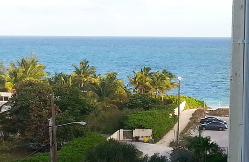 Williams Town Eigentumswohnung | Schönes Studio-Apartment am Ufer des Coral Beach-Grand Bahama Island