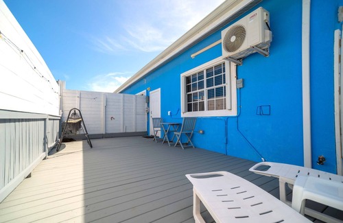 East End Wohnung | Lovely Studio Apt Near Ocean w/ Private Deck + BBQ
