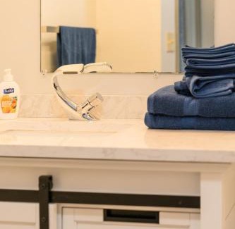 Conneaut Lakeshore Bed & Breakfast | Lovely, Two Bedroom Apartment with tons of space