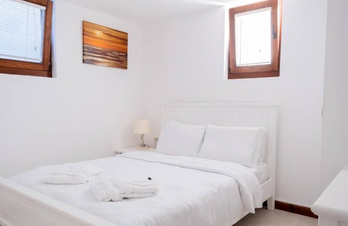 Bozcaada Haus | Lovely Villa with Backyard in Bozcaada near Beach