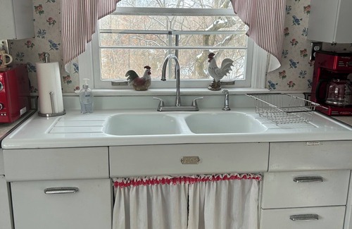 Olivet Wohnung | Lovely Vintage B&B Charm! Close to Marshall, Charlotte & 5 min from I-69