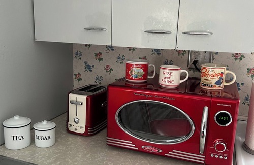 Olivet Wohnung | Lovely Vintage B&B Charm! Close to Marshall, Charlotte & 5 min from I-69