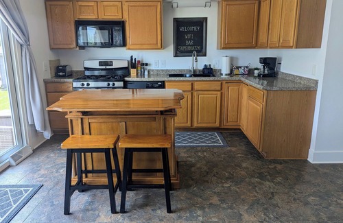 McFarland Haus | Lovely Waterfront Two Bedroom House