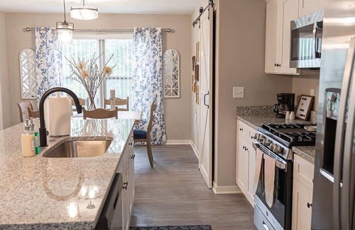 Loves Park Haus | Loves Park House: 2BR, Office, King Bed Near Attractions!