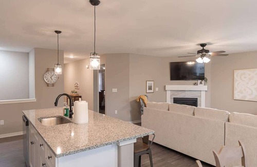 Loves Park Haus | Loves Park House: 2BR, Office, King Bed Near Attractions!