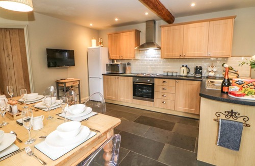 Barnard Castle Hütte | LOW SHIPLEY MILL, pet friendly, with hot tub in Barnard Castle