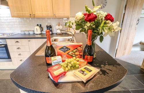 Barnard Castle Hütte | LOW SHIPLEY MILL, pet friendly, with hot tub in Barnard Castle