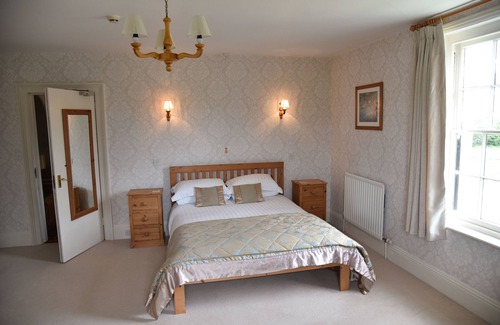 Blandford Saint Mary Bed & Breakfast | Lower Bryanston Farm