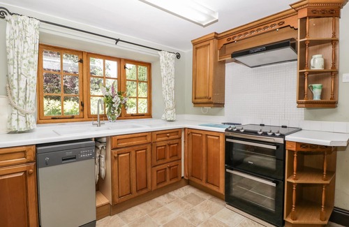 Aymestrey Hütte | Lower Court Byre