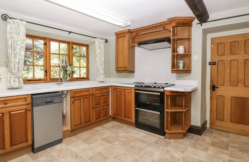 Aymestrey Hütte | Lower Court Byre